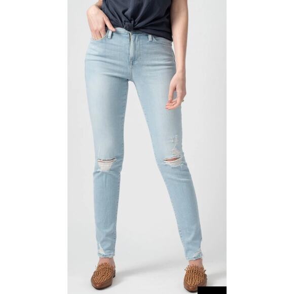 FRAME Le High Skinny jeans Size 26 in a light blue wash with distressed knees. - Picture 1 of 8